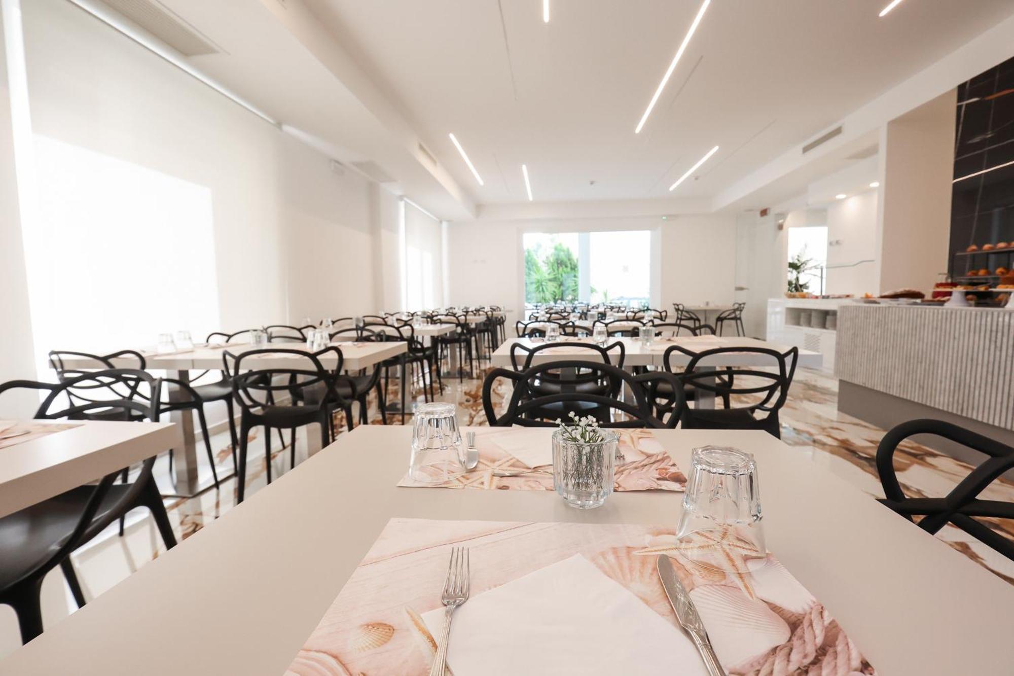Hotel Cenisio Rimini Buitenkant foto
