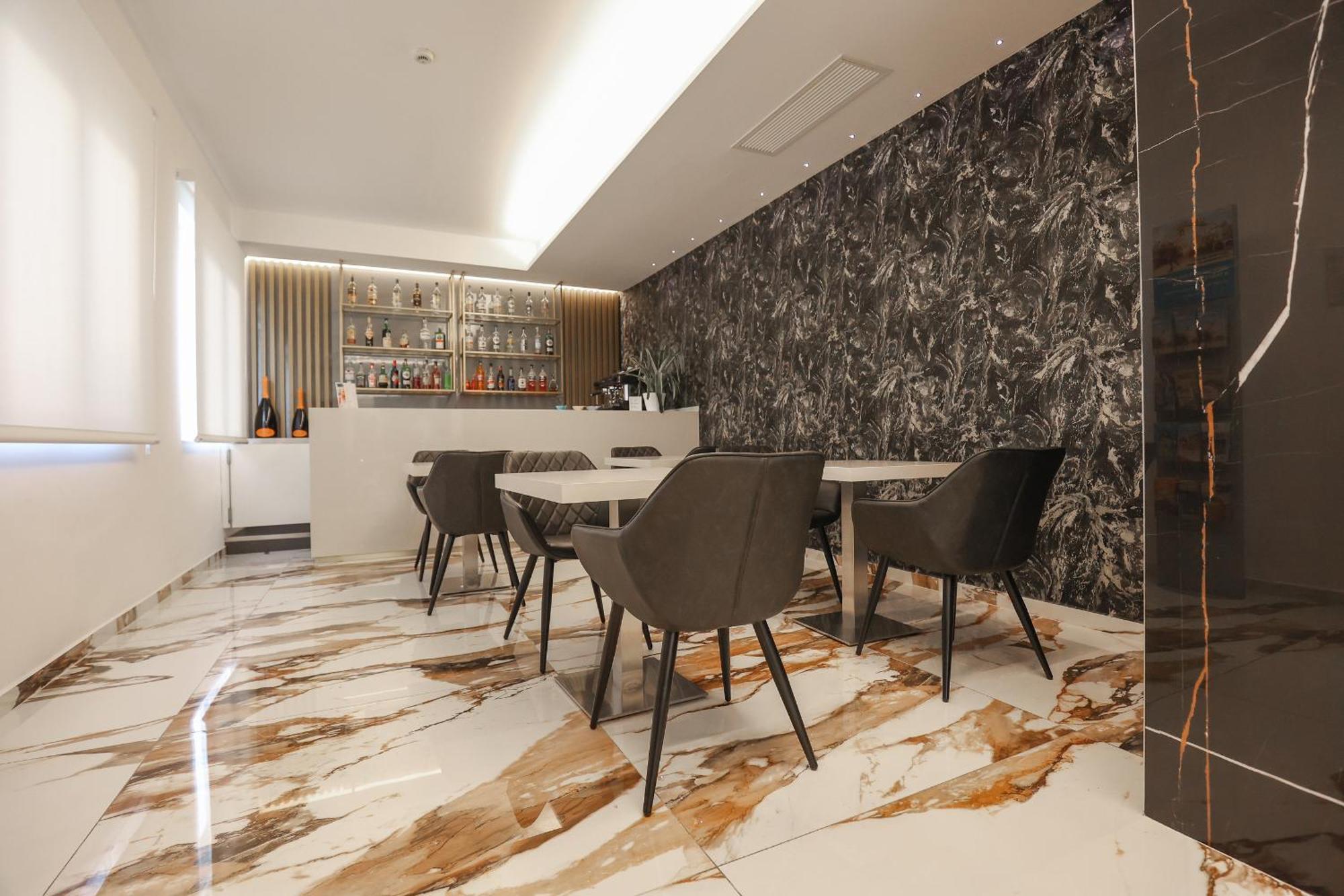 Hotel Cenisio Rimini Buitenkant foto